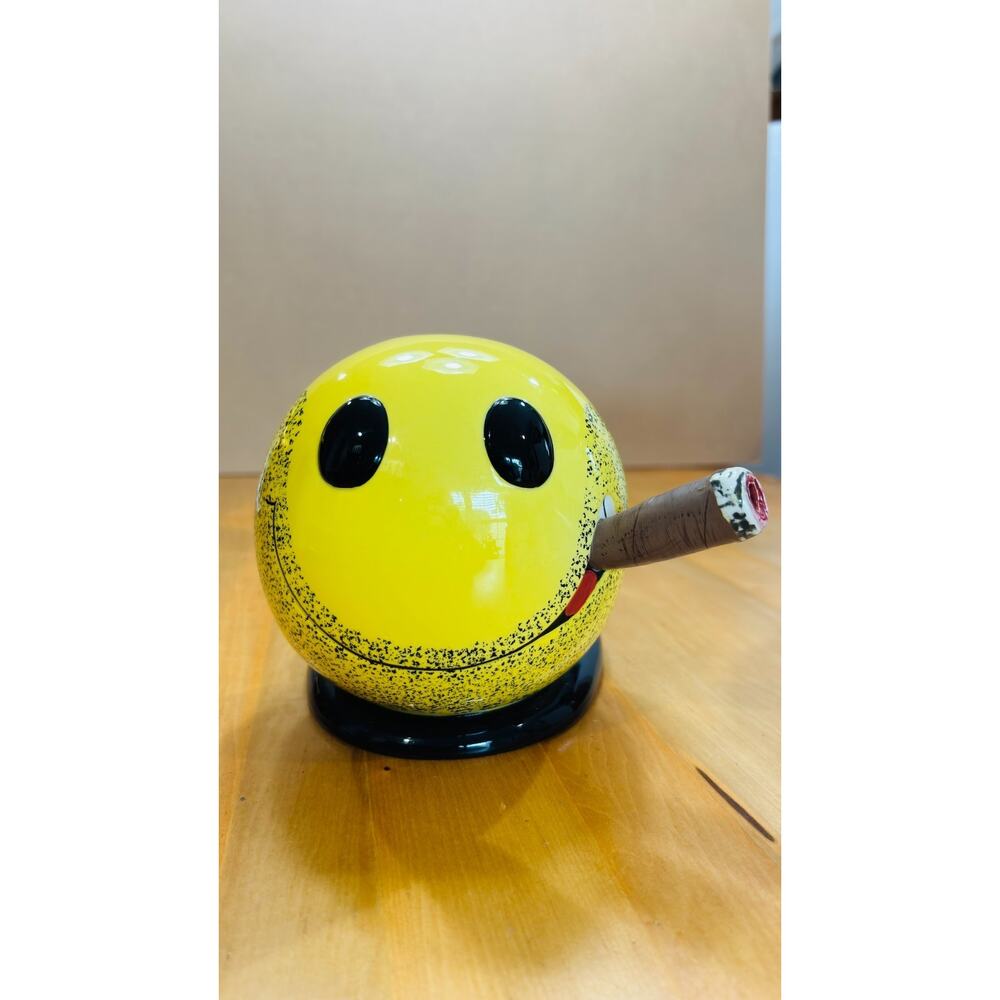 Cigars International Smiley Face Ceramic Ashtray Novelty Bar Man Cave Tobacciana